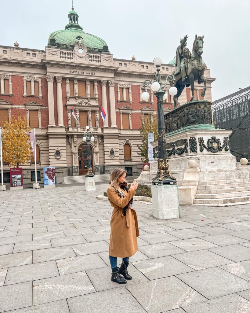 Plac Republiki w Belgradzie z pomnikiem księcia Michała”