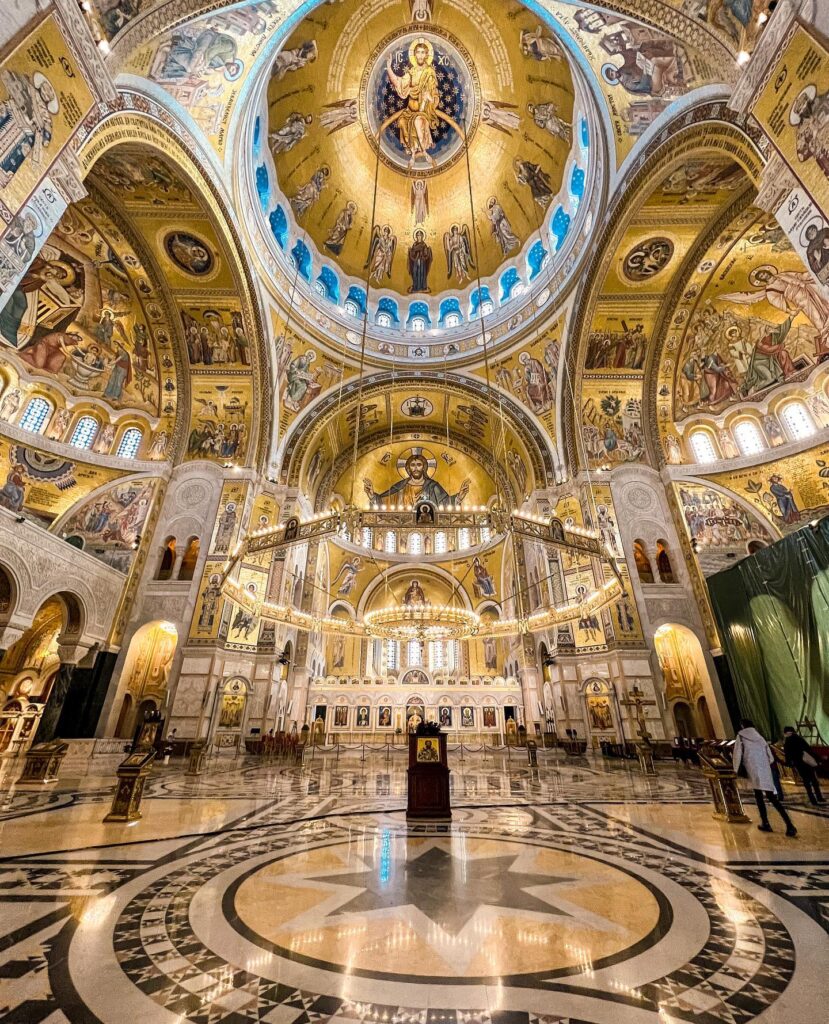Katedra św. Sawy w Belgradzie – największa prawosławna świątynia w Serbii - wnętrze