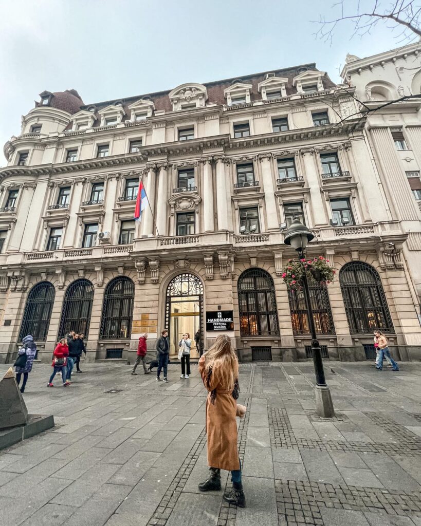 Ulica Knez Mihailova – główna deptakowa ulica Belgradu z zabytkowymi kamienicami