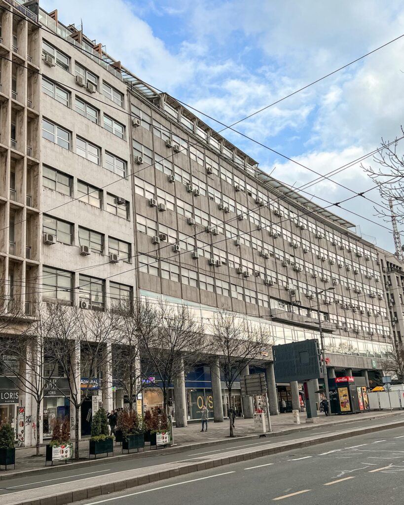 Spacer po ulicach Belgradu – kolorowe kamienice i kawiarnie