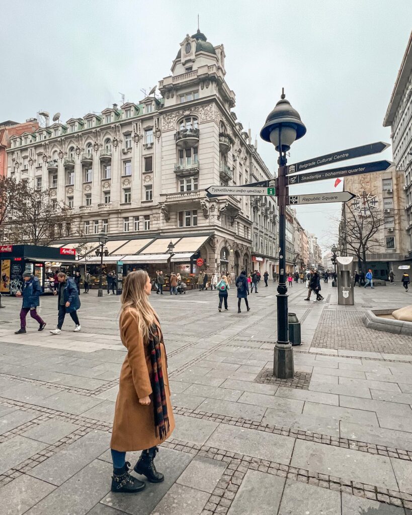 Ulica Knez Mihailova – główna deptakowa ulica Belgradu z zabytkowymi kamienicami