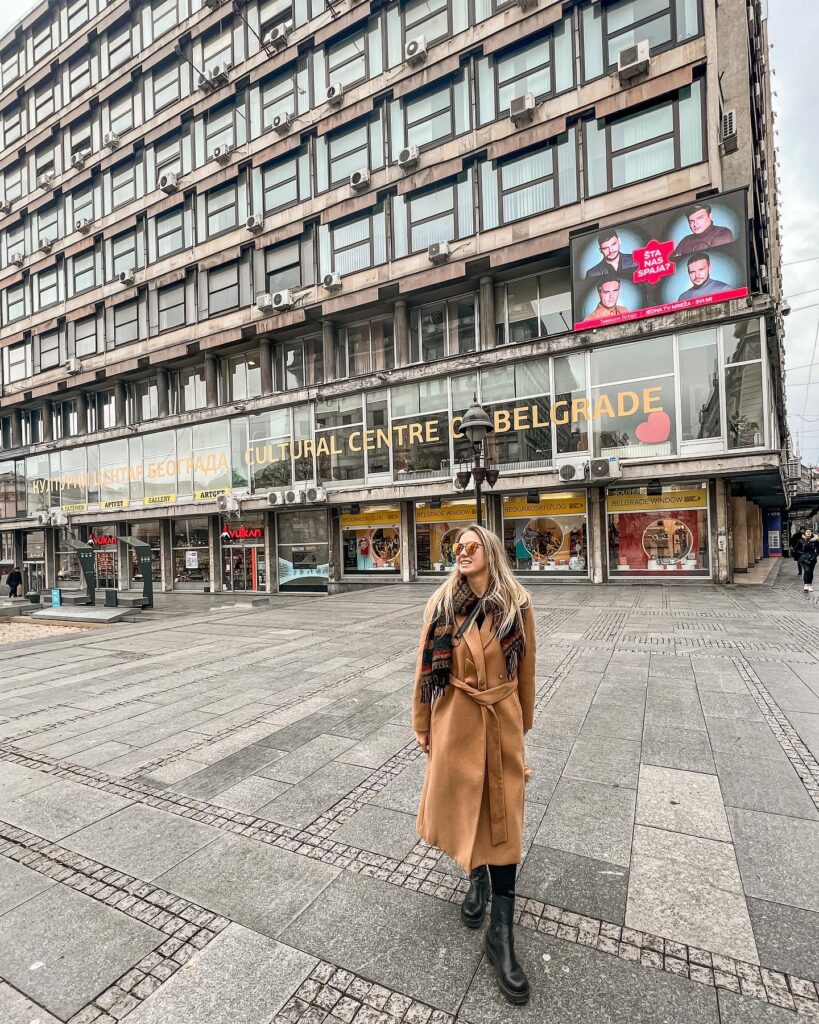 Spacer po ulicach Belgradu – kolorowe kamienice i kawiarnie