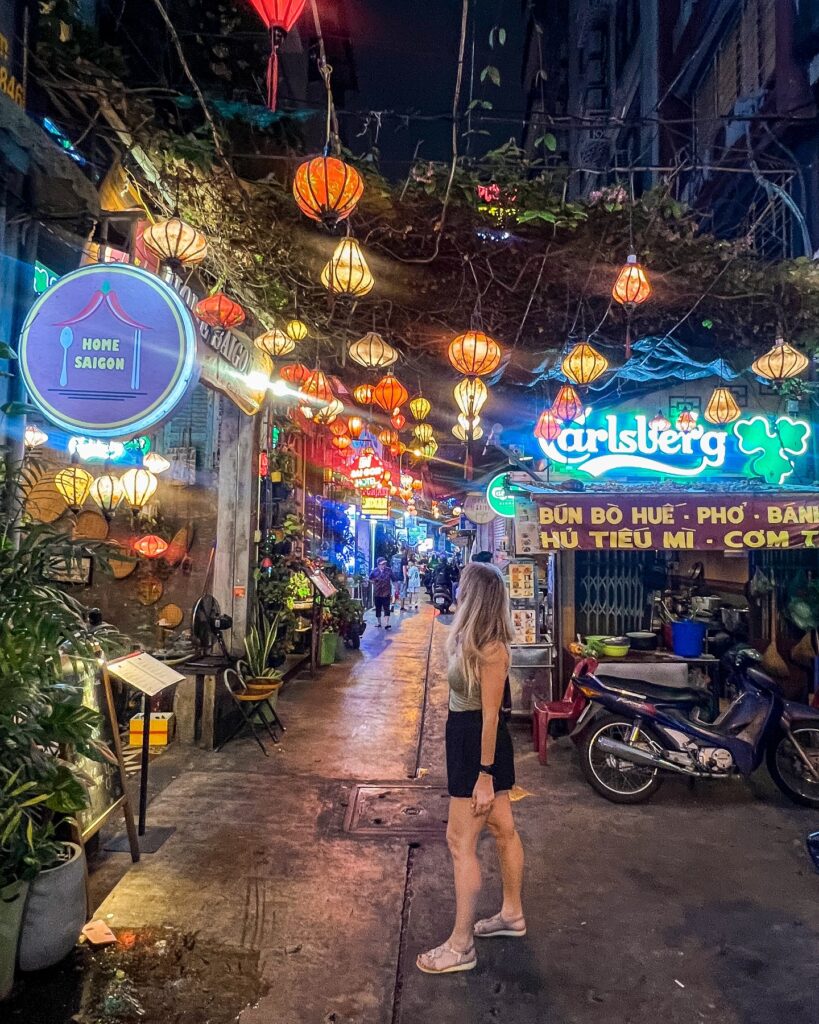 latarnie na ulicach Ho chi Minch 
