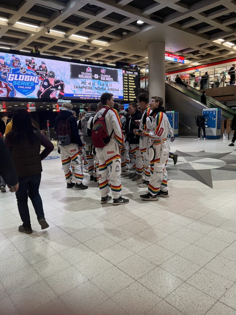 Vappu to jedno z największych i najbardziej radosnych świąt w Finlandii. To połączenie Święta Pracy (1 maja), powitania wiosny oraz święta studentów.