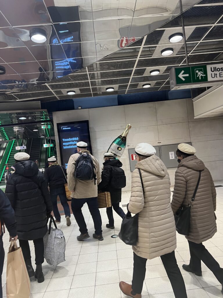 Vappu to jedno z największych i najbardziej radosnych świąt w Finlandii. To połączenie Święta Pracy (1 maja), powitania wiosny oraz święta studentów.