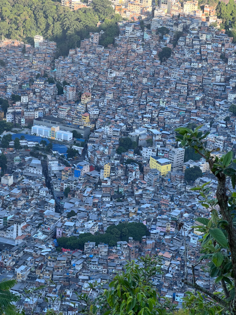 Widok na favelę Rocinha z punktu widokowego